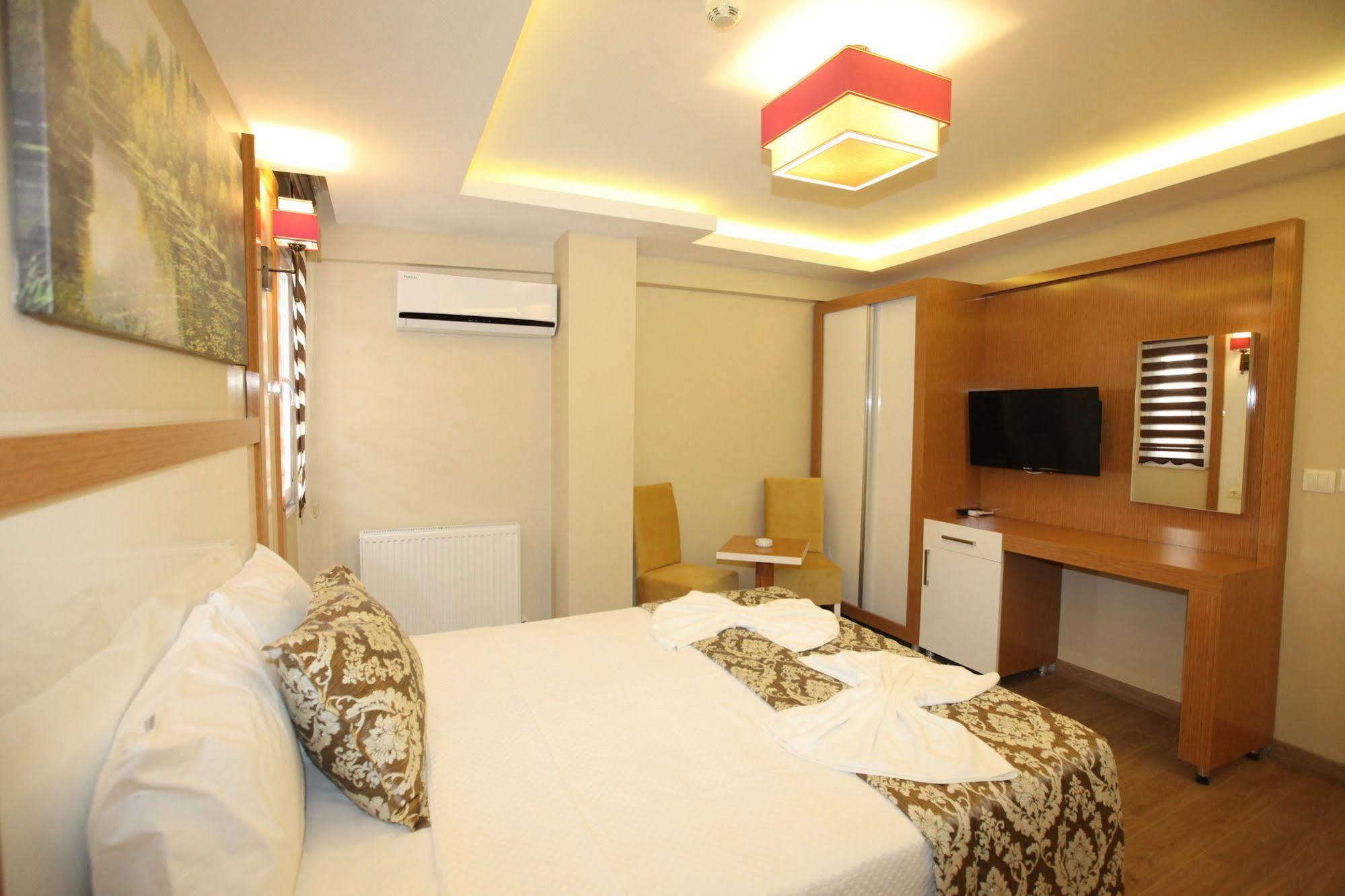 Emir Butik Otel บูยูกเชกเมเช ภายนอก รูปภาพ